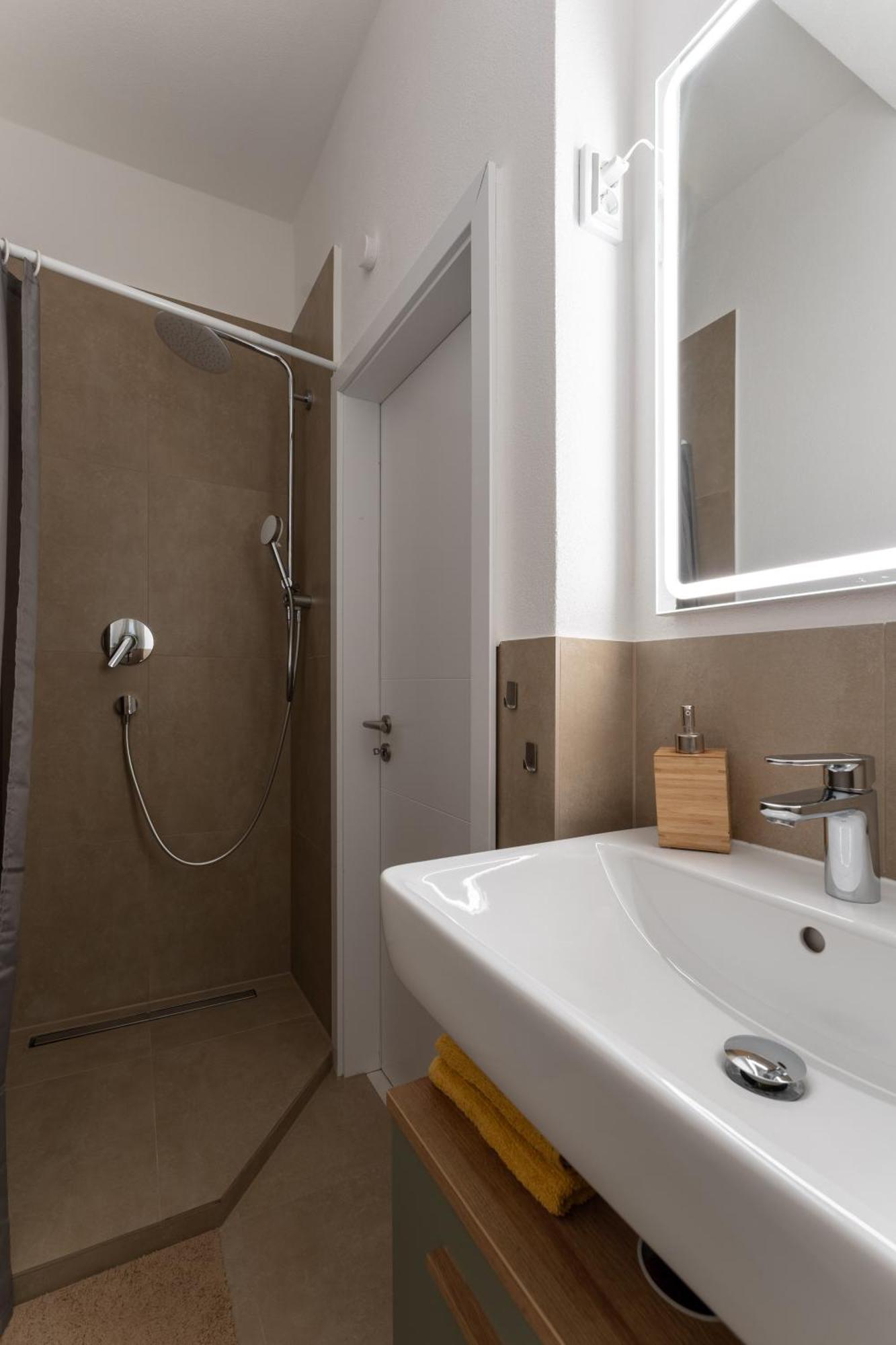 Modern Living Apartment - 3-Zimmer - Nuernberg Nord, Ruhige Seitenstrasse, Fusslaeufig Strassenbahn Esterno foto